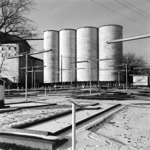 Frank Gohlke, "Grain elevators, Minneapolis, 1974"